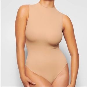 ✨SKIMS Fits Everybody High Neck Bodysuit✨